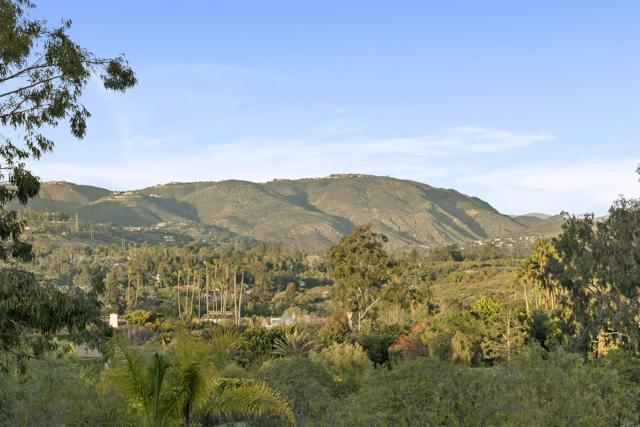 17037 El Mirador, Rancho Santa Fe CA: https://media.crmls.org/mediaz/4a0cabdd-4e9f-462f-8e01-5ede67efee9f.jpg