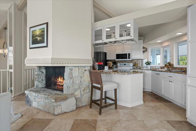 433 Seaview Drive, Aptos CA: https://media.crmls.org/mediaz/4a0cb36d-78dd-4b9c-a440-816fe88efe72.jpg