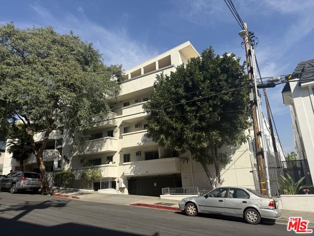 960 Larrabee Street, 321 photo 2