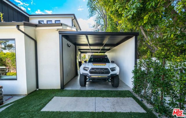 18938 Wells Drive, Tarzana CA: https://media.crmls.org/mediaz/4a0d438e-e991-4e87-98c9-abacbe11caf5.jpg