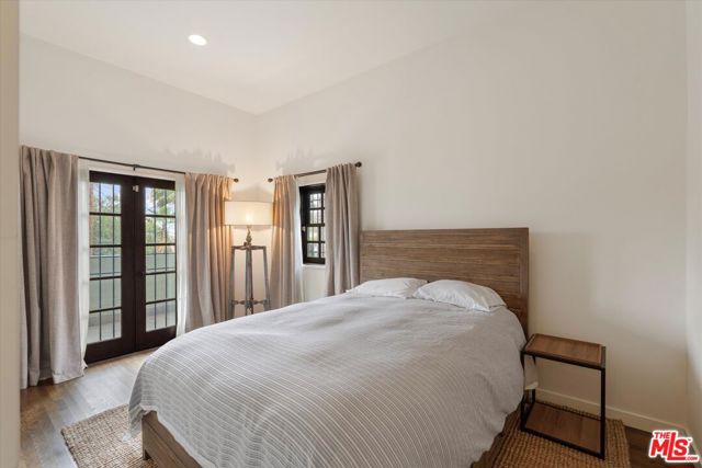 816 Hyperion Avenue, Los Angeles CA: https://media.crmls.org/mediaz/4a0d6c63-46b6-4504-8a1a-962f92e4a3e1.jpg