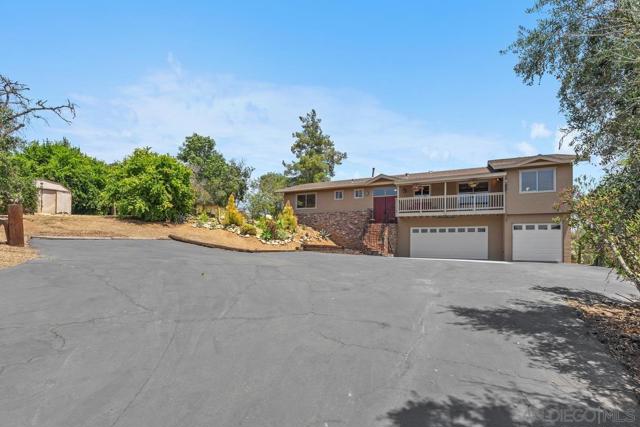 11249 Valle Vista Rd, Lakeside CA: https://media.crmls.org/mediaz/4a0d75c4-8e5c-44e4-a6fe-3dc53d9e0865.jpg