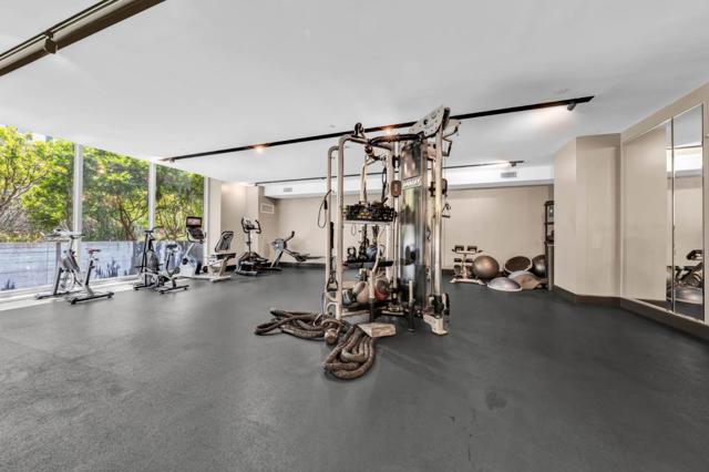 1000 3rd Street, San Francisco CA: https://media.crmls.org/mediaz/4a0dd867-7dac-45bd-9a46-a43ec1eb5007.jpg