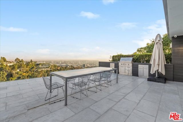 1620 Carla, Beverly Hills CA: https://media.crmls.org/mediaz/4a0e46df-26c4-42c3-9af1-8e9bf70f03b7.jpg