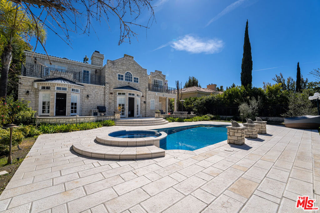 2387 Stratford Circle