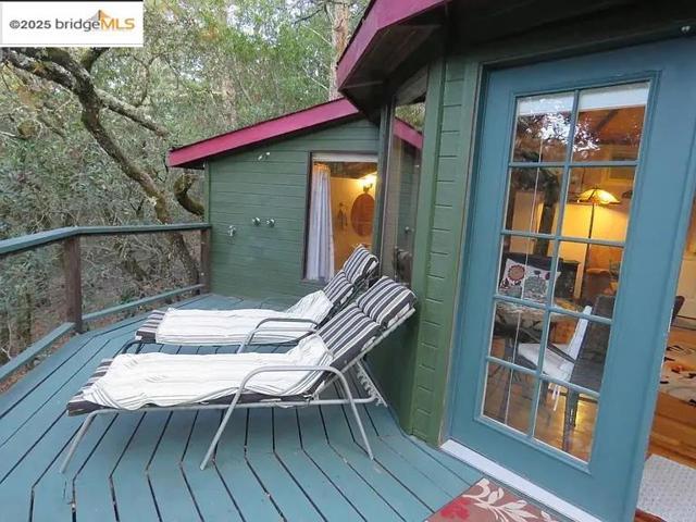 1557 Los Alamos RD, Santa Rosa CA: https://media.crmls.org/mediaz/4a0e676f-9640-4c90-8cb2-1d7f88b004d3.jpg