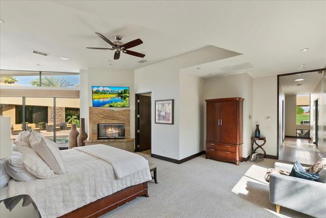 72 Royal Saint Georges Way, Rancho Mirage CA: https://media.crmls.org/mediaz/4a0ea320-7761-4f82-857f-ca5b7144493d.jpg