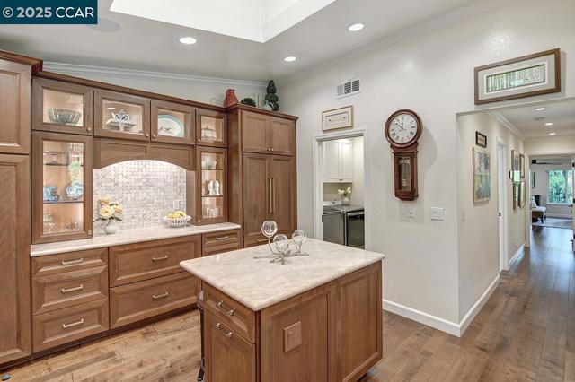 633 Terra California Dr, Walnut Creek CA: https://media.crmls.org/mediaz/4a0ec885-764e-4e9f-9efd-ba08579caa3e.jpg