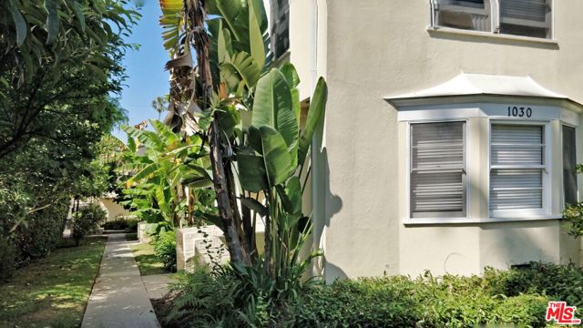 1030 5th Street, Santa Monica CA: https://media.crmls.org/mediaz/4a0f4de1-b019-4f57-8383-5392a052fd38.jpg