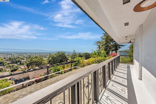 10745 Ridgeview Way, San Jose CA: https://media.crmls.org/mediaz/4a0fe9ed-17bb-4d14-a4ad-a808c9c24e3e.jpg