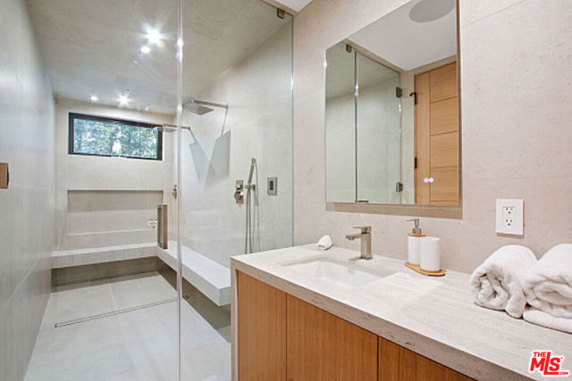 9451 Sunset Boulevard, Beverly Hills CA: https://media.crmls.org/mediaz/4a105d05-67bd-4355-bf74-858a41217c1a.jpg