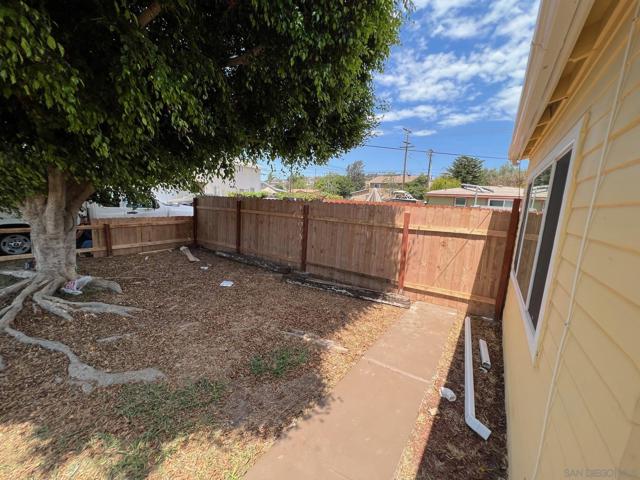 8975 Lamar St, Spring Valley CA: https://media.crmls.org/mediaz/4a10af2c-76ed-47b2-93b4-b460c58bd739.jpg