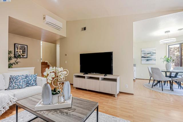 130 Mohave Terrace, Fremont CA: https://media.crmls.org/mediaz/4a10d6ba-8b2e-481d-979e-dd80ec546c0a.jpg