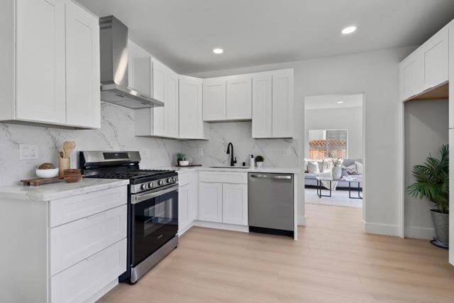 209 Bayswater Avenue, Burlingame CA: https://media.crmls.org/mediaz/4a112482-1e2d-4183-9d38-ccd4e2bf26a6.jpg