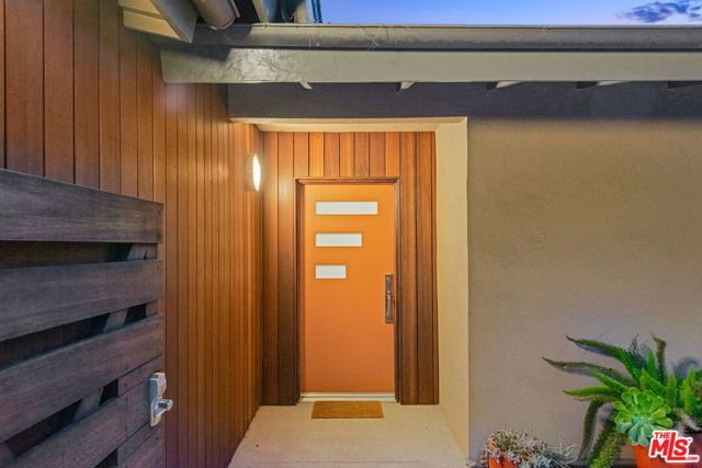 3736 Clayton Avenue, Los Angeles CA: https://media.crmls.org/mediaz/4a117858-ddee-4d44-b1cb-cb27cb2be658.jpg