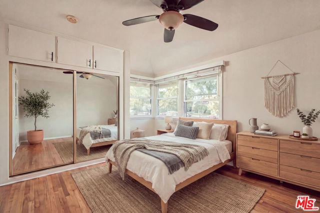 14212 Leadwell Street photo 23