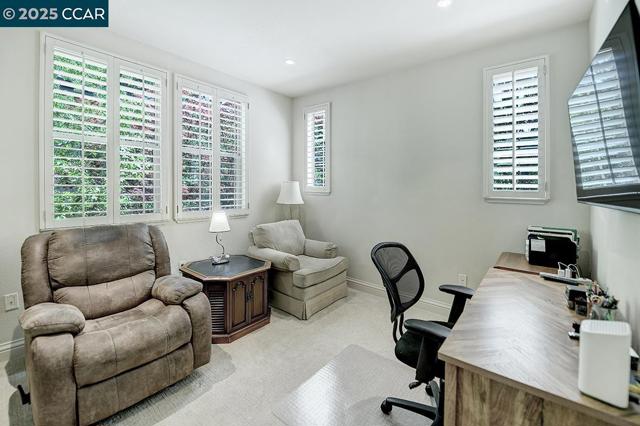 5920 Horsemans Canyon Dr, Walnut Creek CA: https://media.crmls.org/mediaz/4a12d834-7f97-4866-b060-cfc94f5a0b39.jpg