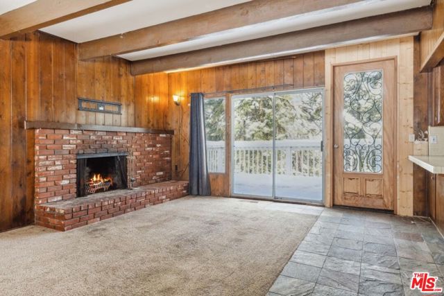 286 S Fairway Drive, Lake Arrowhead CA: https://media.crmls.org/mediaz/4a134eee-112d-44f0-be7d-1eed1dad8682.jpg