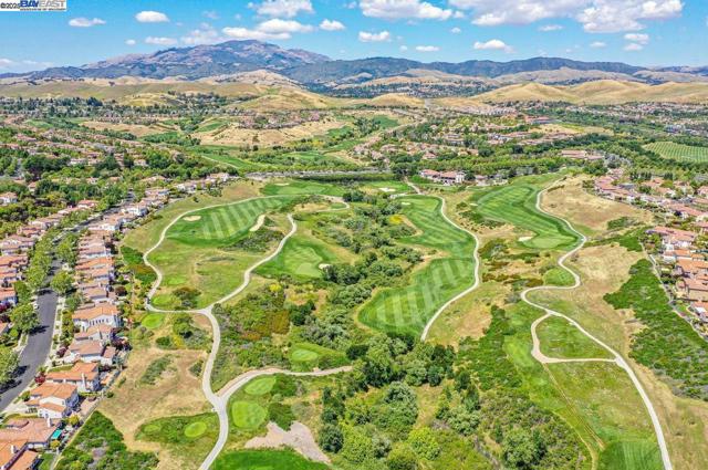 2030 Canyon Woods Drive, San Ramon CA: https://media.crmls.org/mediaz/4a137972-98f1-414b-b813-43be0cbb6643.jpg