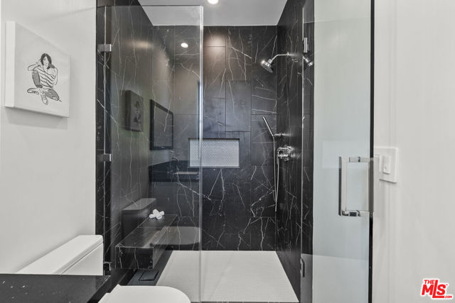 5741 Newcastle Avenue, Encino CA: https://media.crmls.org/mediaz/4a138819-a81b-425e-851c-b907ca2115cd.jpg