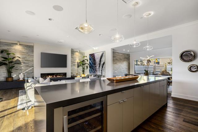 1047 Hunter Drive, Palm Springs CA: https://media.crmls.org/mediaz/4a13899c-7e37-4702-b1ab-a4d80f01bb4b.jpg