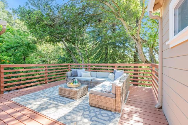25 Overlake Court, Oakland CA: https://media.crmls.org/mediaz/4a13d6b8-04bc-4ed9-88be-f921ea4eff6e.jpg