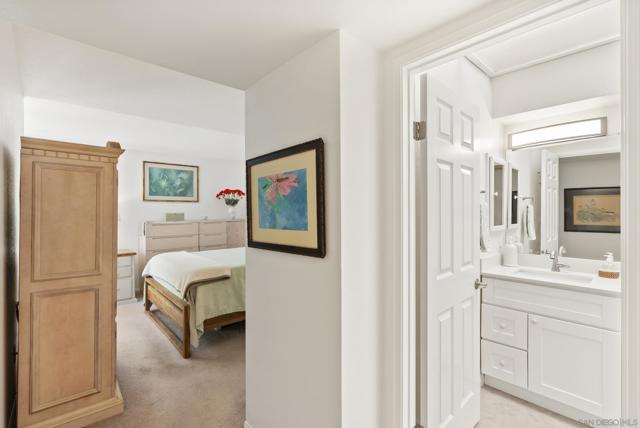 17909 Avenida Alozdra, San Diego CA: https://media.crmls.org/mediaz/4a146bb7-2bb7-4712-a0c5-f98d35165774.jpg