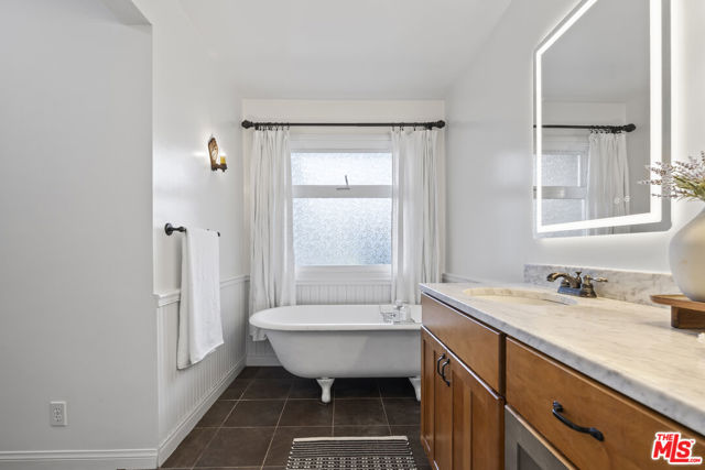 505 Panama Avenue, Long Beach CA: https://media.crmls.org/mediaz/4a150b25-351b-4bd6-a6eb-7b014c2fca84.jpg