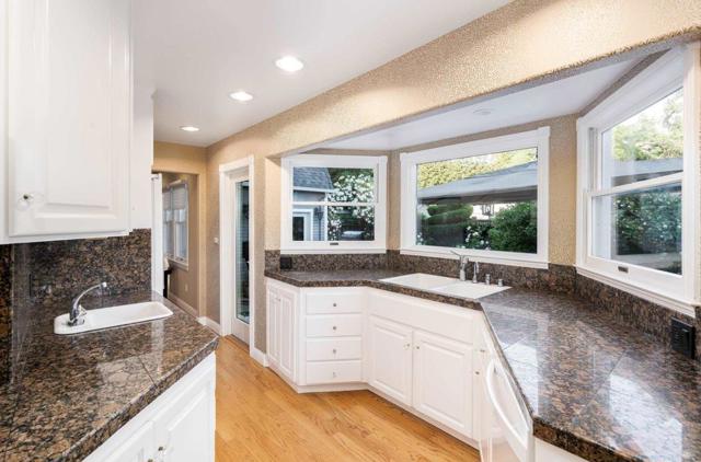 2720 Miranda Avenue, Alamo CA: https://media.crmls.org/mediaz/4a1511e7-da2f-459e-b47d-2a0314713d9b.jpg