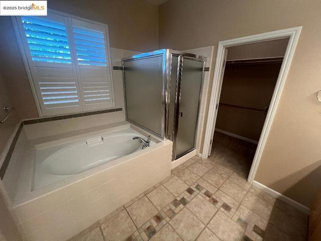 613 Kenwood Dr, Brentwood CA: https://media.crmls.org/mediaz/4a157379-8cb8-4eef-9893-da1c875d2d64.jpg