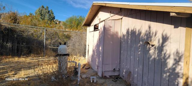 11022 West Drive, Morongo Valley CA: https://media.crmls.org/mediaz/4a1599d0-f430-4672-abe3-9aabd78195df.jpg