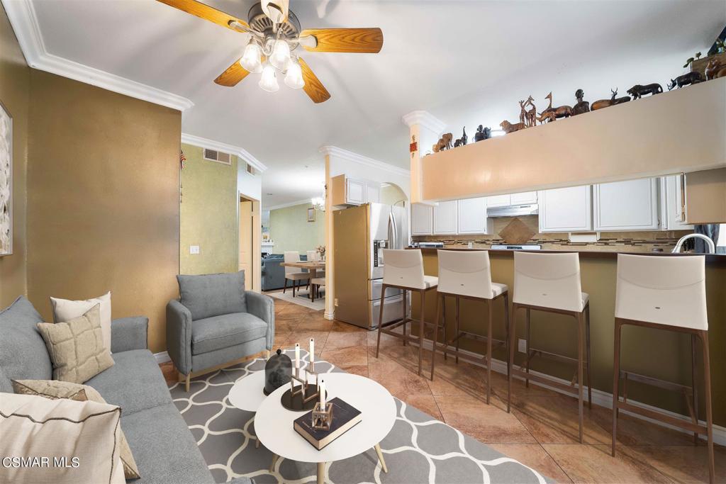 18347 Saticoy Street 15, Reseda, CA 91335