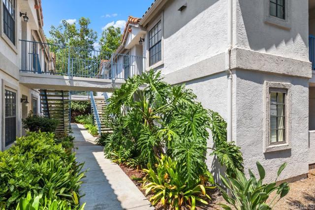 Image 9 of 30 For 10337 Azuaga Street 218