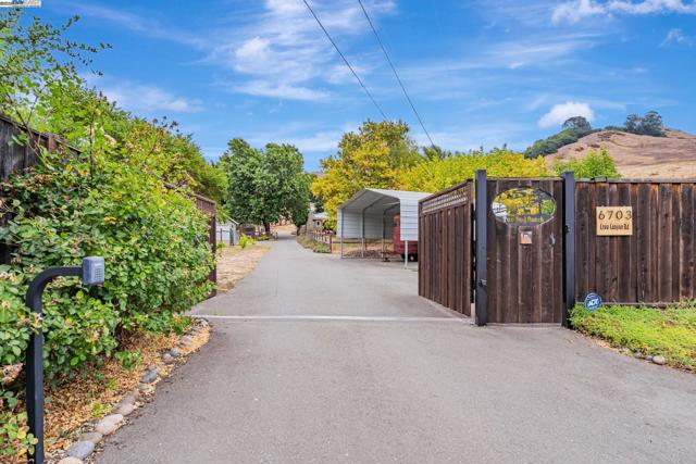 6703 Crow Canyon Rd, Castro Valley CA: https://media.crmls.org/mediaz/4a16c96c-fe17-49e4-ab6f-85e15a1ded6c.jpg
