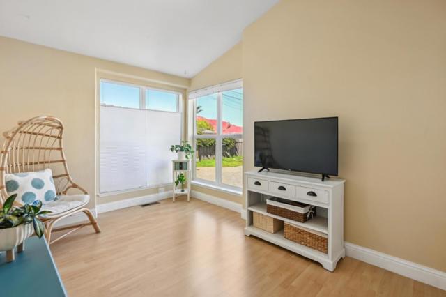 611 Poplar Street, Half Moon Bay CA: https://media.crmls.org/mediaz/4a170b89-6d21-4215-94af-0abd27c62732.jpg