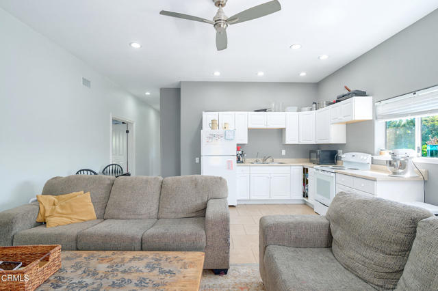 2207 Terra Bella Lane, Camarillo CA: https://media.crmls.org/mediaz/4a175db5-b8fd-458f-994a-e986e120db48.jpg