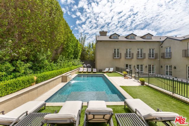 400 S Hudson Avenue, Los Angeles CA: https://media.crmls.org/mediaz/4a178078-67fd-4f09-b9be-febd3db8b7cc.jpg