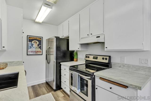 8515 Villa La Jolla Drive, La Jolla CA: https://media.crmls.org/mediaz/4a17dcdc-7ef4-4160-9ed1-6fb6c7c3e3cf.jpg