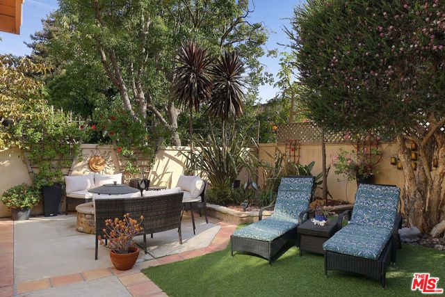 1786 Blossom Court, Thousand Oaks CA: https://media.crmls.org/mediaz/4a17ff21-3407-40cb-803f-661b3335b46a.jpg