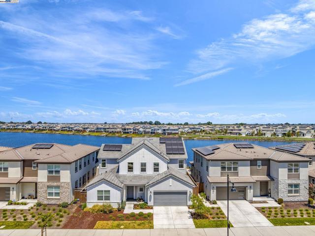 2859 Wylin Blvd, Lathrop CA: https://media.crmls.org/mediaz/4a18068e-76a7-4cf8-b6fa-605f3fde5a40.jpg