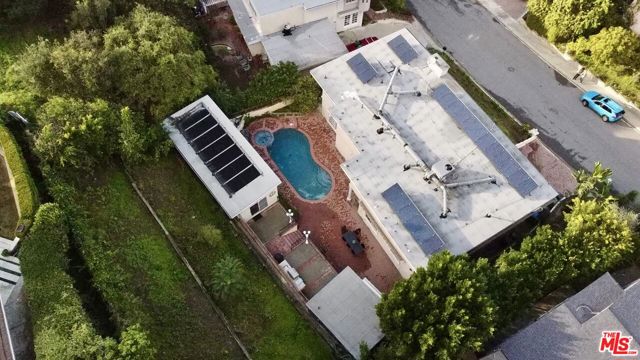 11502 Dona Teresa Drive, Studio City CA: https://media.crmls.org/mediaz/4a186cee-8c3b-469d-b2f2-974e09931bd8.jpg