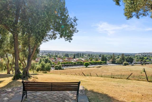 2589 Greenrock Road, Milpitas CA: https://media.crmls.org/mediaz/4a18bc16-b6f1-460e-b3d0-a0323cca21ea.jpg