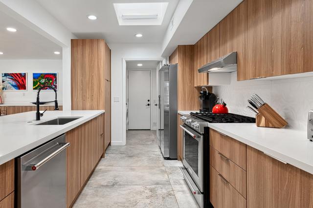 2320 S Via Lazo, Palm Springs CA: https://media.crmls.org/mediaz/4a195f1a-b6b8-41e3-a755-8ceb3949b8ed.jpg