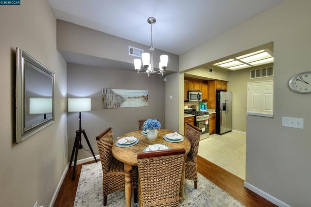 310 Boatswain Ct, Hercules CA: https://media.crmls.org/mediaz/4a1a0cd3-10ef-4f94-a5eb-3c90560d37af.jpg