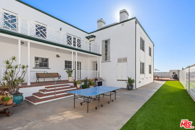 605 Palisades Beach Road, Santa Monica CA: https://media.crmls.org/mediaz/4a1ade38-c04a-4ac0-82f6-f9e6fa84e31a.jpg