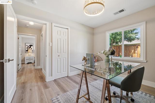 1555 Terry Way, Pleasant Hill CA: https://media.crmls.org/mediaz/4a1b6306-434a-4db2-8b54-6e42d317c4b3.jpg