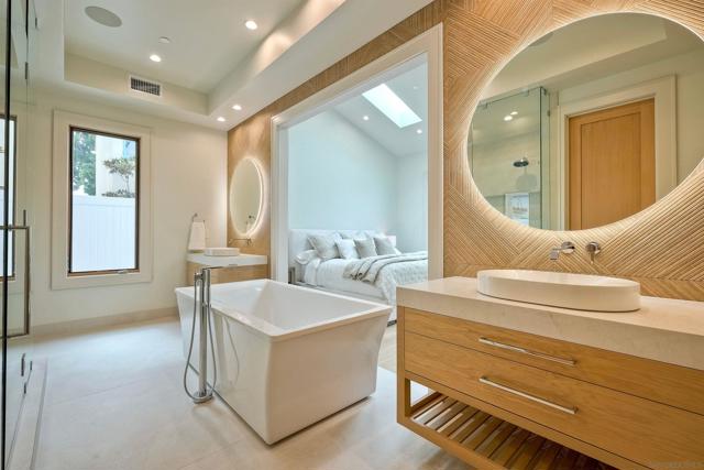 440 Pomona Avenue, Coronado CA: https://media.crmls.org/mediaz/4a1b78b1-7bb4-4b0f-ab6d-5428e2ad7eda.jpg