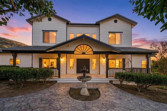 Detail Gallery Image 1 of 31 For 1925 Robinhood Rd, Vista,  CA 92084 - 5 Beds | 4/1 Baths