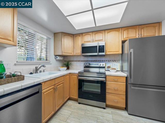 1818 Wildbrook Ct, Concord CA: https://media.crmls.org/mediaz/4a1bb944-7515-4f5d-880d-250024c795e4.jpg