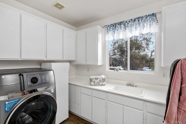 Detail Gallery Image 21 of 30 For 316 Crownview Ct, San Marcos,  CA 92069 - 4 Beds | 3 Baths